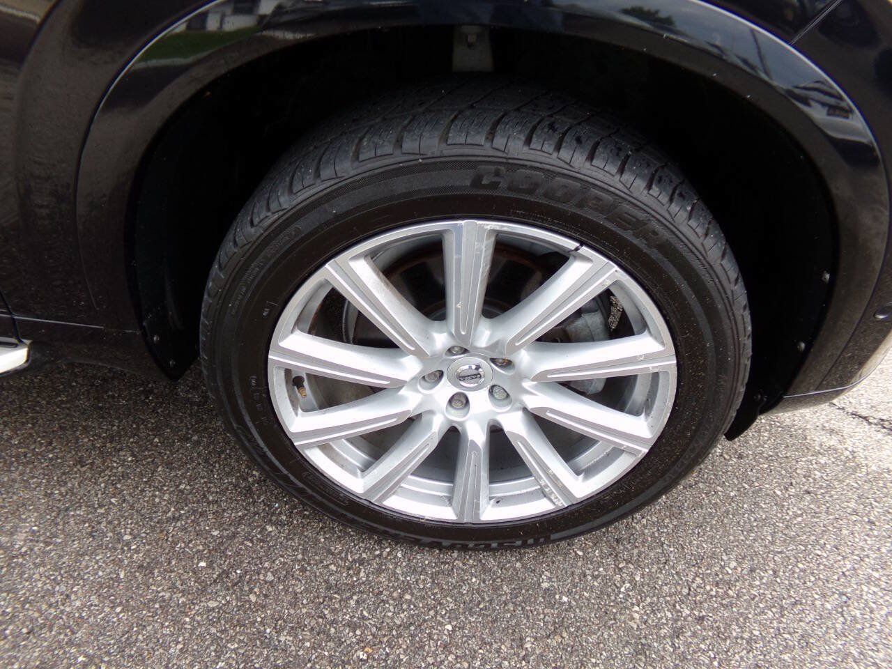 Used 2016 Volvo XC90 T6 Momentum w/ Momentum Plus Package AWD/4WD image 30