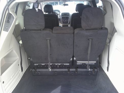 Used 2016 Dodge Grand Caravan SXT FWD image 26