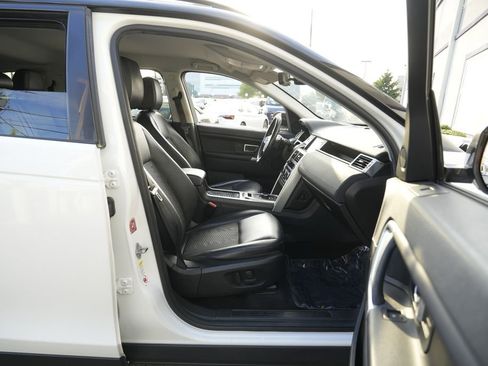 Used 2019 Land Rover Discovery Sport SE AWD/4WD image 30