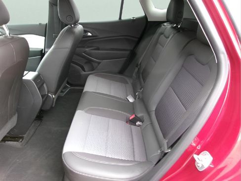 Used 2024 Chevrolet Trax LT FWD image 10