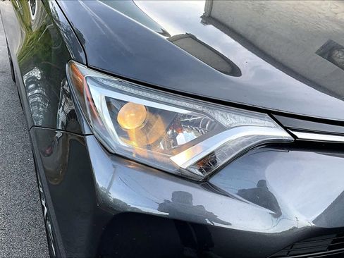 Used 2018 Toyota RAV4 LE image 27