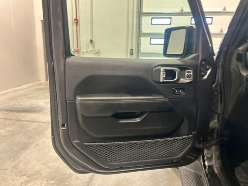 Used 2023 Jeep Wrangler Unlimited Sahara w/ Cold Weather Group image 15