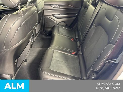 Used 2025 Jeep Grand Cherokee Altitude AWD/4WD image 23