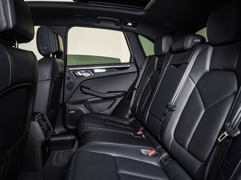 Used 2024 Porsche Macan S AWD/4WD image 17