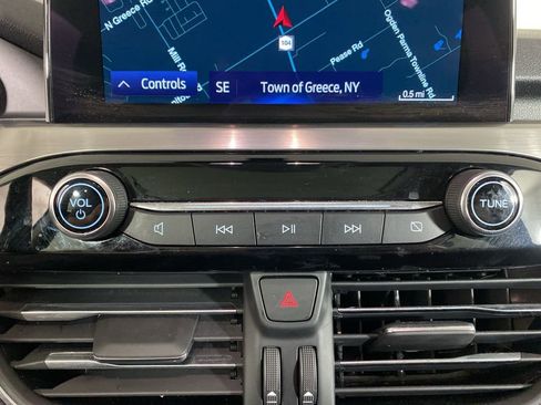 Used 2022 Ford Escape Titanium w/ Class II Trailer Tow Package image 16