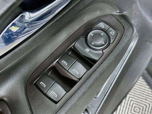Used 2021 Chevrolet Equinox Premier FWD image 17