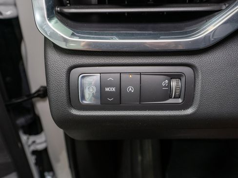 Used 2026 GMC Acadia Elevation w/ Elevation Premium Package FWD image 30