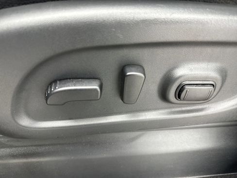 Used 2020 Nissan Titan PRO-4X w/ Pro-4x Convenience Package image 17