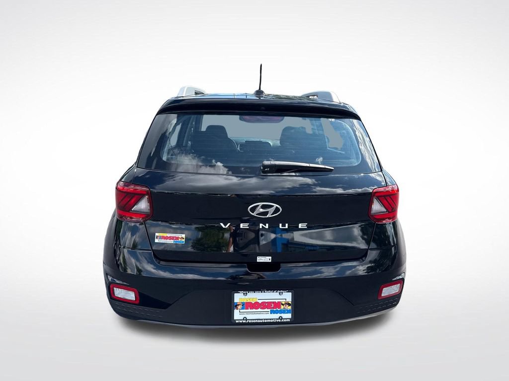 Certified 2024 Hyundai Venue SEL FWD image 4