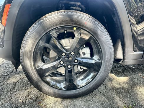 New 2025 Jeep Grand Cherokee Limited w/ Luxury Tech Group II image 12