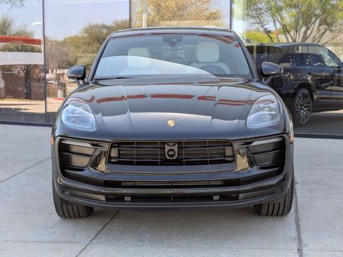 Certified 2025 Porsche Macan image 6