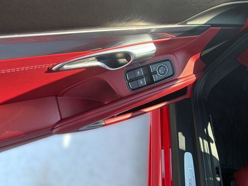 Used 2019 Porsche 718 Cayman RWD image 14