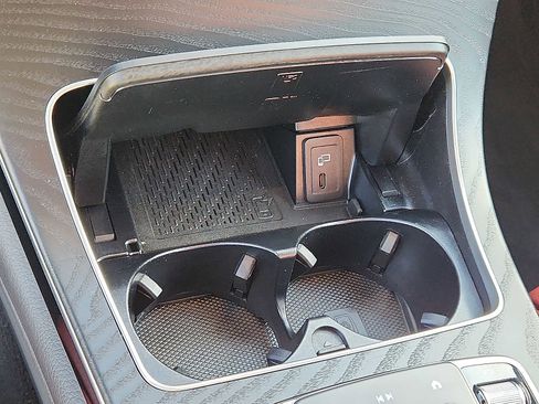 Used 2021 Mercedes-Benz GLC 300 4MATIC image 24