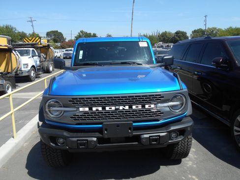 Used 2026 Ford Bronco Badlands AWD/4WD image 2