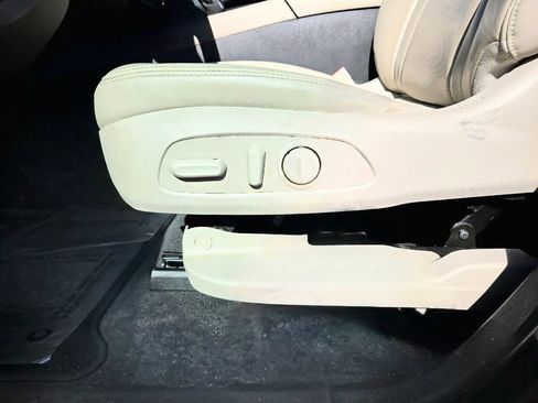 Used 2019 Buick Enclave Essence image 25