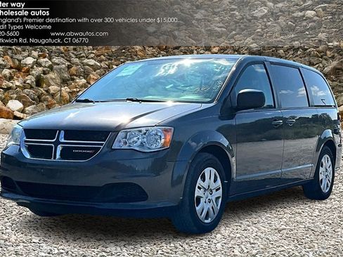 Used 2018 Dodge Grand Caravan SE w/ UConnect Hands-Free Group image 1