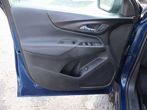 Used 2022 Chevrolet Equinox RS w/ Infotainment Package image 23