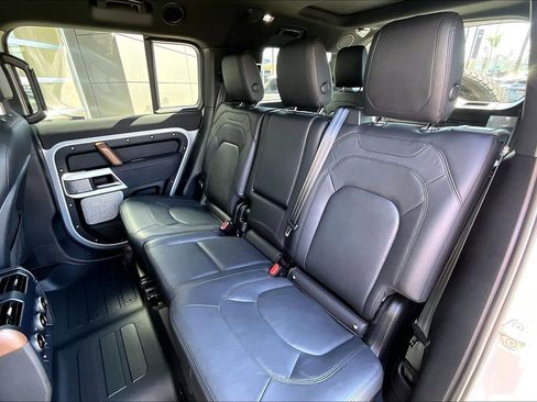 Used 2023 Land Rover Defender 130 SE image 26