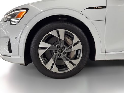 Used 2022 Audi e-tron Premium w/ Convenience Plus Package image 12