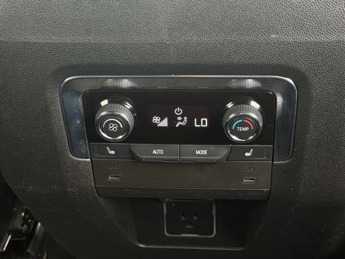 Used 2025 Chevrolet Suburban LT w/ Comfort Package RWD image 16