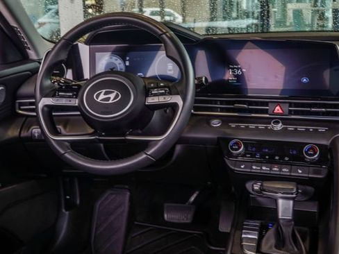 Used 2025 Hyundai Elantra SEL FWD image 14