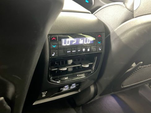 Used 2022 Jeep Grand Cherokee Overland w/ Luxury Tech Group IV AWD/4WD image 27
