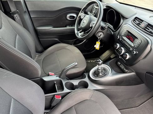 Used 2016 Kia Soul FWD image 16