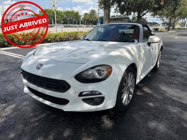 Used 2018 FIAT 124 Spider Lusso RWD image 2