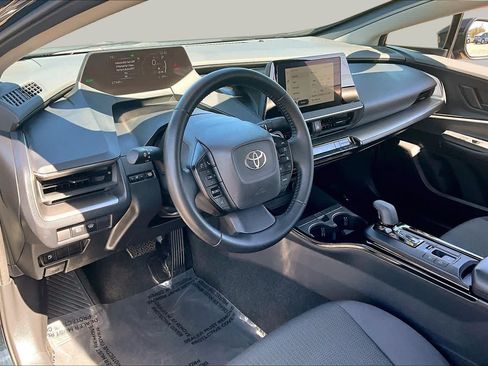 Certified 2025 Toyota Prius LE FWD image 17