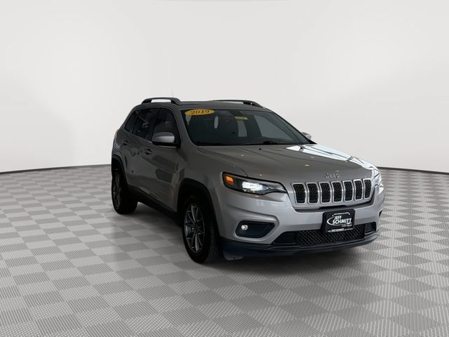 Used 2019 Jeep Cherokee Latitude Plus FWD image 2
