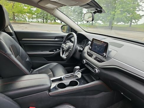 Used 2024 Nissan Altima 2.5 SR FWD image 10