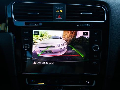 Used 2017 Volkswagen Golf R 4-Door image 35