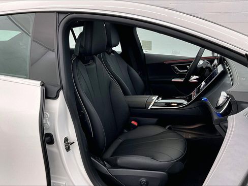 Used 2026 Mercedes-Benz EQE 320 4MATIC Sedan image 6