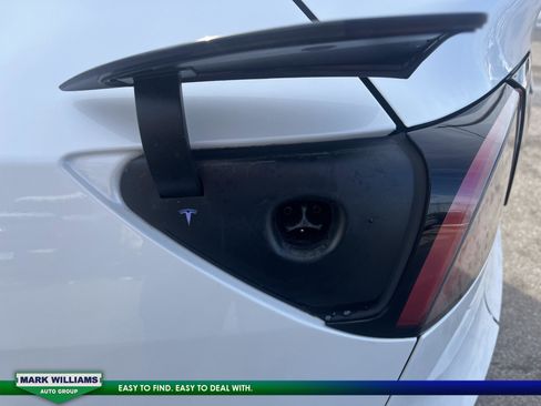 Used 2022 Tesla Model Y Long Range image 24