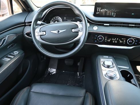 Used 2022 Genesis GV70 2.5T w/ Advanced Package image 10