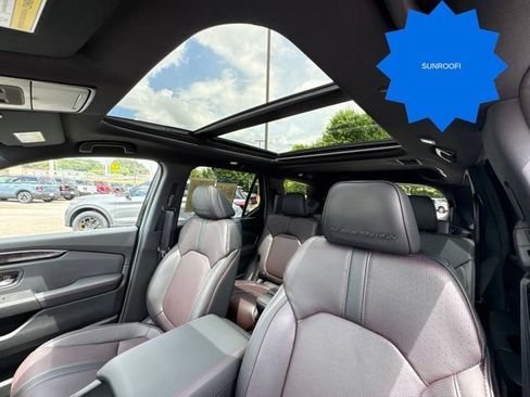 Used 2025 Honda Pilot Black Edition image 34