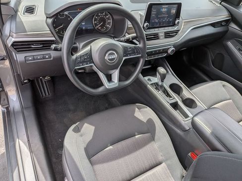 Used 2025 Nissan Altima 2.5 SV FWD image 16