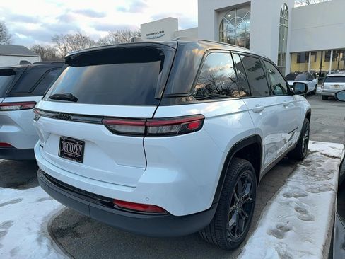 New 2025 Jeep Grand Cherokee Limited image 3