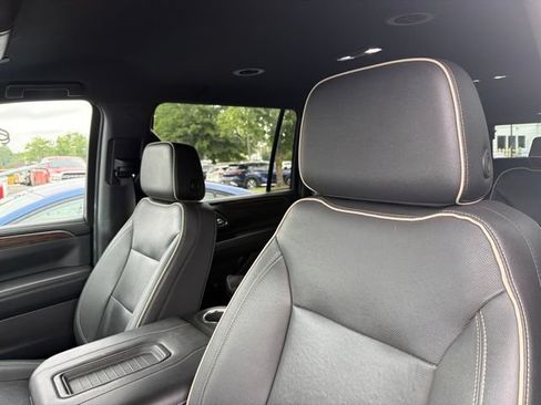 Used 2023 Chevrolet Suburban Premier AWD/4WD image 18