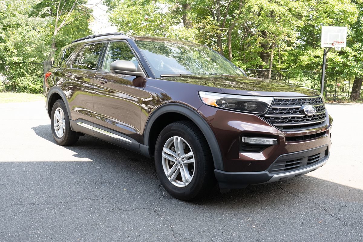Used 2020 Ford Explorer XLT w/ Equipment Group 202A AWD/4WD image 5