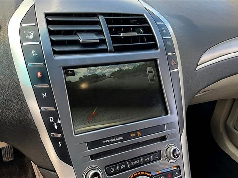 Used 2017 Lincoln MKZ Premiere image 16