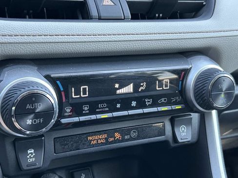 Used 2020 Toyota RAV4 XLE FWD image 38