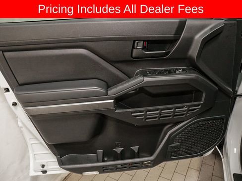 Certified 2024 Toyota Tacoma SR5 AWD/4WD image 10