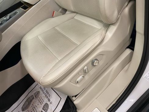 Used 2023 Cadillac Escalade ESV Premium Luxury Platinum image 14