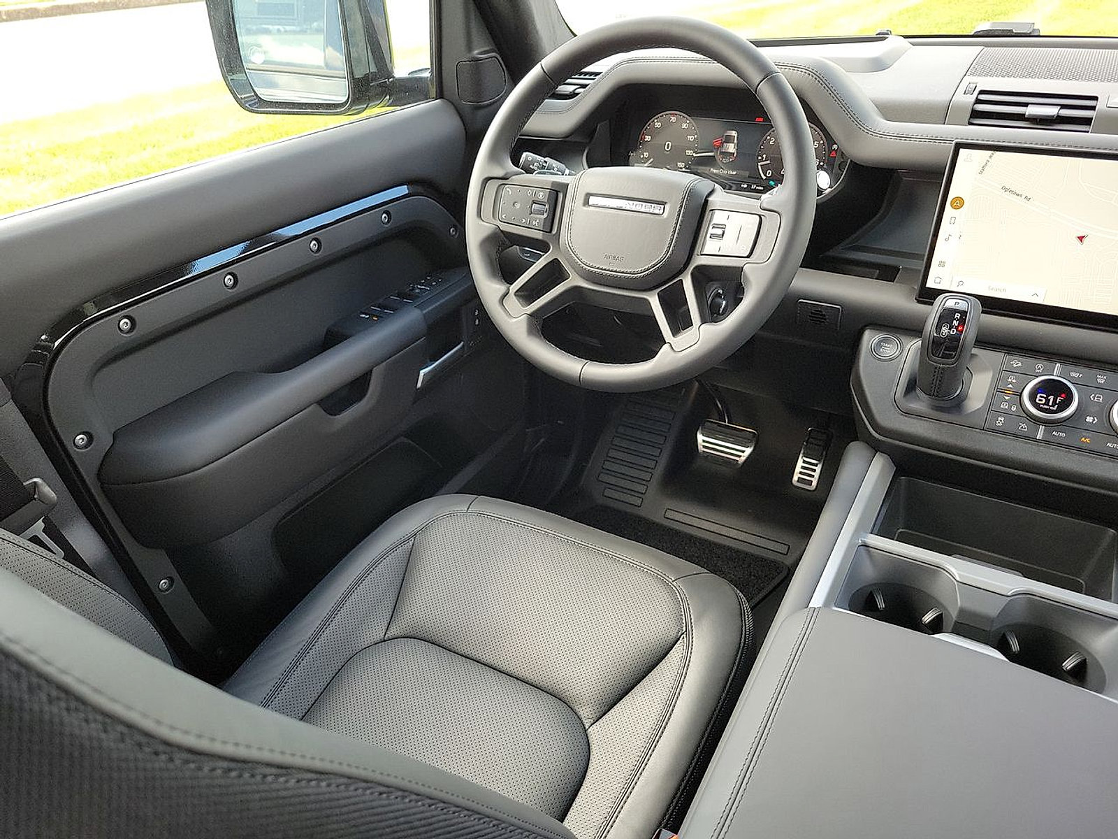 Certified 2025 Land Rover Defender 110 V8 AWD/4WD image 15