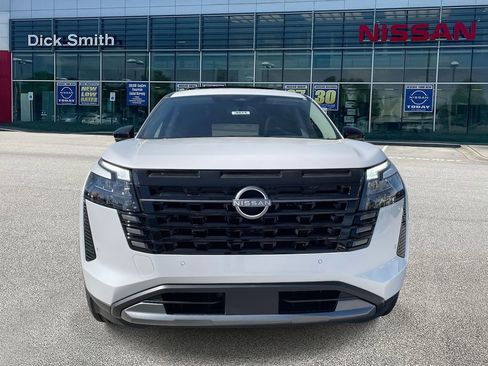 New 2026 Nissan Pathfinder SL image 2