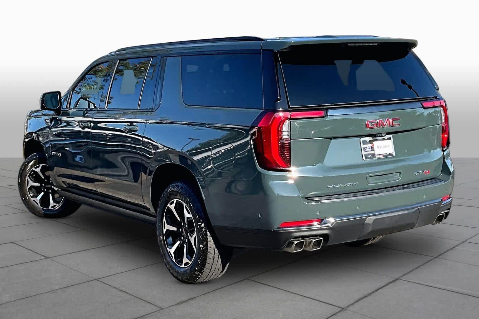 Used 2025 GMC Yukon XL AT4 w/ AT4 Premium Package AWD/4WD image 12