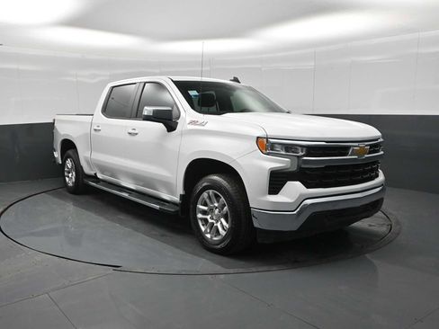 Used 2025 Chevrolet Silverado 1500 LT image 2