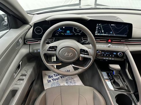 Used 2025 Hyundai Elantra SEL FWD image 21