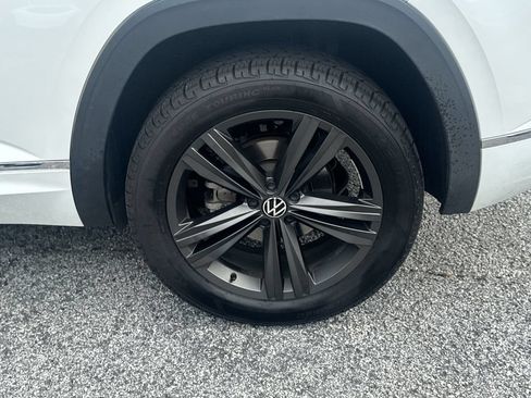 Used 2022 Volkswagen Atlas Cross Sport SEL R-Line AWD/4WD image 19